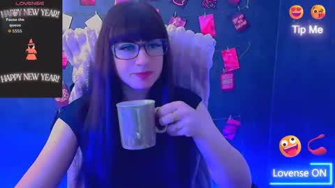 Caroline online show from April 16, 2026, 5:41 am