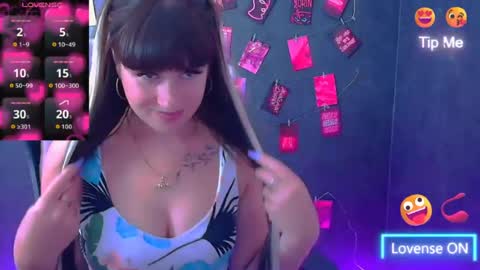 Snapshot of karolina_mia chatting on June 20, 2026, 6:05 am Caroline online show from June 20, 2026, 6:05 am