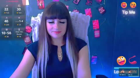 Snapshot of karolina_mia chatting on July 7, 2026, 5:54 am Caroline online show from July 7, 2026, 5:54 am