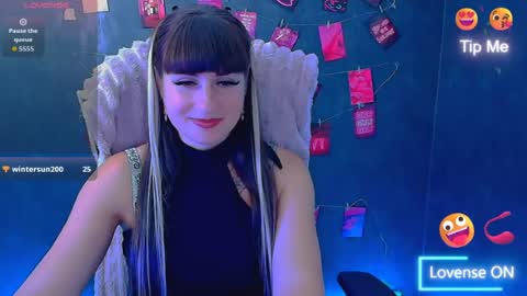 Snapshot of karolina_mia chatting on July 13, 2026, 5:54 am Caroline online show from July 13, 2026, 5:54 am