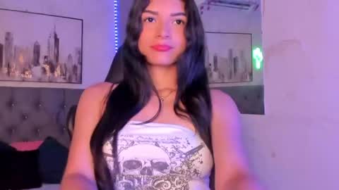 Snapshot of karolina_vince chatting on June 1, 2026, 4:47 am Karo online show from June 1, 2026, 4:47 am