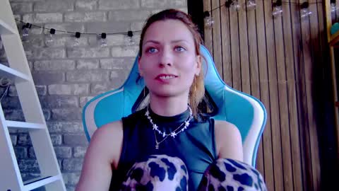 karoline121 online show from March 5, 2025, 1:39 pm