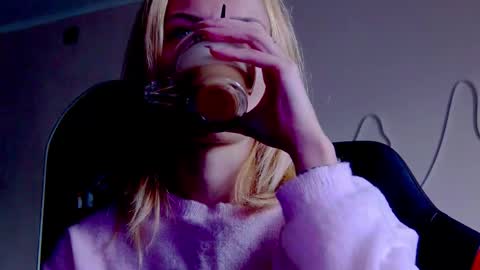 karoline121 online show from October 3, 2025, 8:33 am