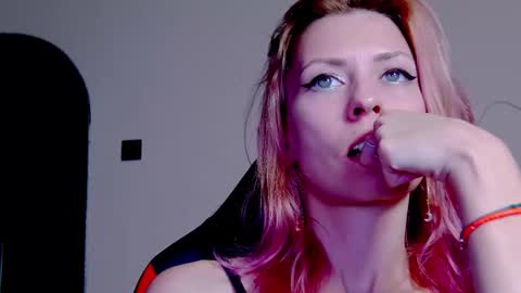 karoline121 online show from November 23, 2025, 9:58 pm