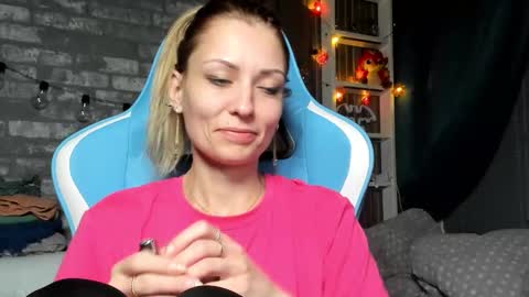 karoline121 online show from December 15, 2025, 8:46 pm