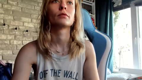 karoline121 online show from December 18, 2025, 9:37 am