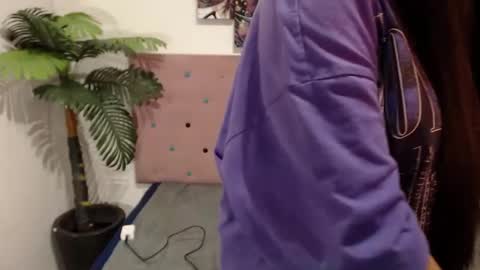 Isa online show from March 4, 2025, 9:51 am