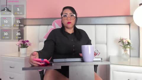 karolwest_ online show from November 11, 2025, 12:27 pm