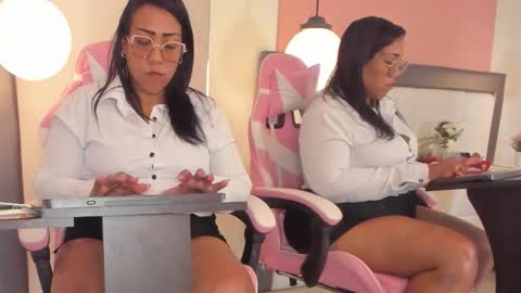 karolwest_ online show from December 2, 2025, 12:21 pm