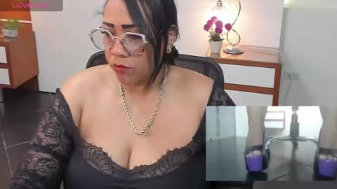 karolwestt online show from September 10, 2025, 1:44 pm