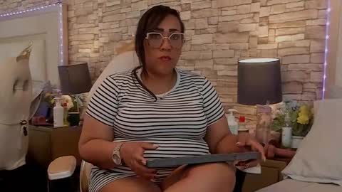 karolwestt online show from September 18, 2025, 1:24 pm