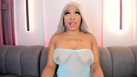 Snapshot of karolwhite_ chatting on December 18, 2025, 4:18 am Karol online show from December 18, 2025, 4:18 am