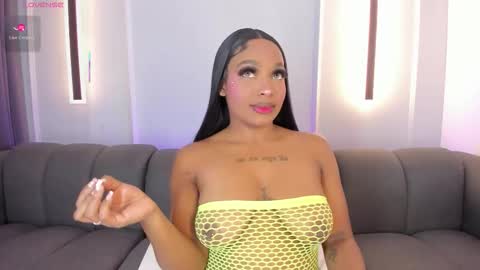 Snapshot of karolwhite_ chatting on January 13, 2026, 3:45 am Karol online show from January 13, 2026, 3:45 am