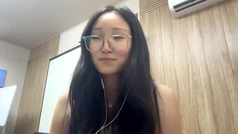 Mia online show from July 4, 2026, 12:11 pm