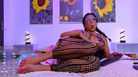 Katalina online show from February 21, 2025, 7:43 pm