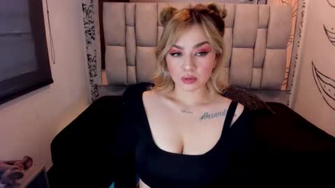 K A T A  H O O T online show from November 11, 2025, 9:15 pm