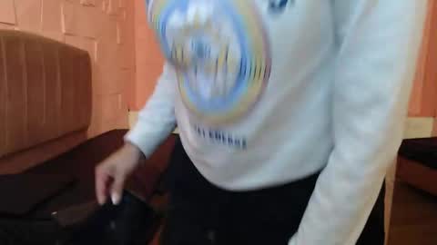 Katalina online show from December 4, 2025, 1:53 pm