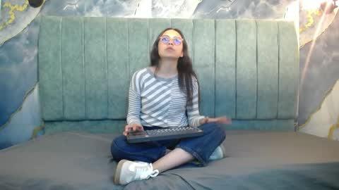 Katalina online show from April 5, 2026, 3:09 pm