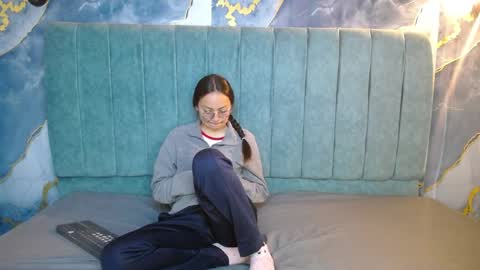 Katalina online show from April 25, 2026, 5:10 pm