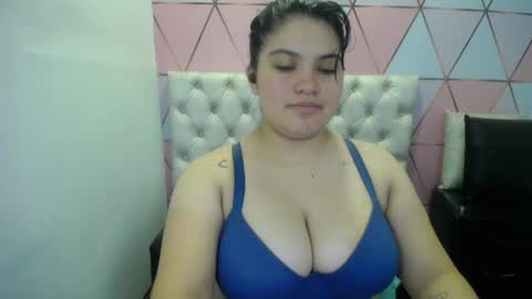 katalina santana25 online show from April 16, 2026, 7:14 pm