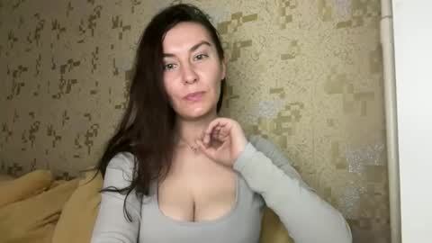 Snapshot of katalinaqe chatting on May 13, 2026, 6:22 am KatalinaQE online show from May 13, 2026, 6:22 am