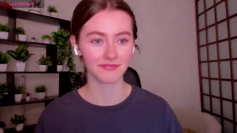 Kate online show from December 19, 2025, 2:29 am