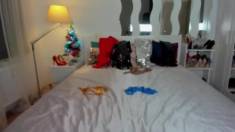 kate_redgar online show from December 17, 2024, 3:39 pm