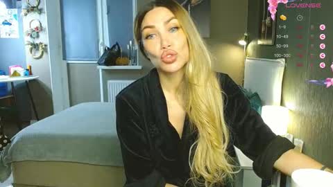 Therapist online show from December 1, 2025, 4:17 am