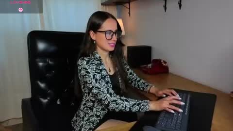 Snapshot of kate_thompson_ chatting on June 17, 2026, 11:12 am Kathe online show from June 17, 2026, 11:12 am