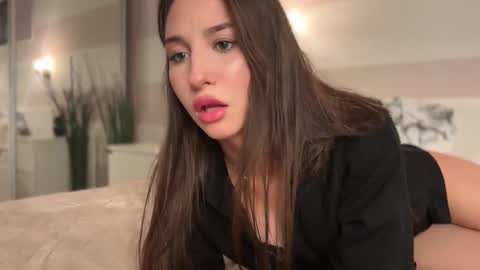 Kate online show from September 18, 2025, 4:31 pm