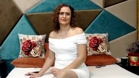 KateQueenston --  online show from November 23, 2025, 10:09 pm