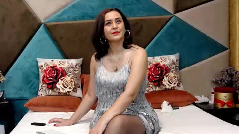 KateQueenston --  online show from November 26, 2025, 4:46 am