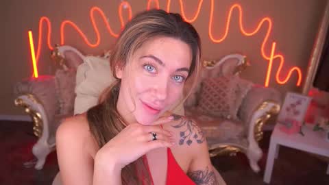 Kate online show from November 19, 2025, 6:57 am