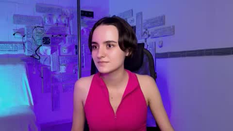 katewillows online show from November 30, 2025, 8:18 am