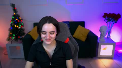 katewillows online show from December 14, 2025, 4:34 pm