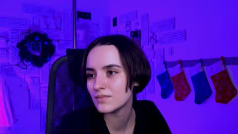 katewillows online show from December 16, 2025, 8:19 am