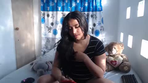 Snapshot of kathiie_ chatting on February 13, 2025, 12:00 pm K A T H I E online show from February 13, 2025, 12:00 pm