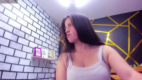 Paola online show from December 6, 2024, 4:38 pm