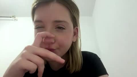 Snapshot of kathrinekiening chatting on May 30, 2026, 5:32 pm Jessie online show from May 30, 2026, 5:32 pm