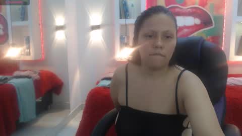Snapshot of kati_momy chatting on December 1, 2025, 2:22 pm kati online show from December 1, 2025, 2:22 pm