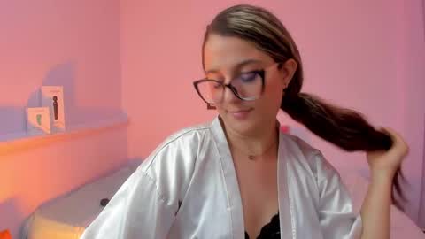 Khaterine online show from March 11, 2025, 3:56 pm