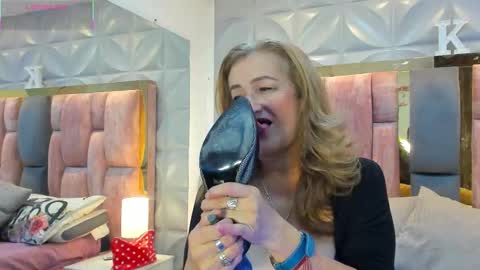 KATIA  ROMERO online show from September 23, 2025, 4:59 am