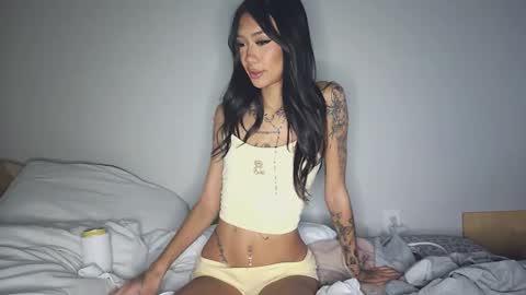 katiecai online show from September 12, 2025, 2:44 am