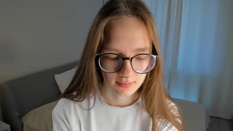 Snapshot of katinatonge chatting on October 18, 2025, 8:37 am Scarlett online show from October 18, 2025, 8:37 am