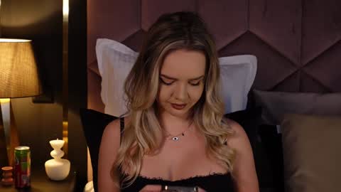 KatJolie online show from December 12, 2024, 9:37 pm