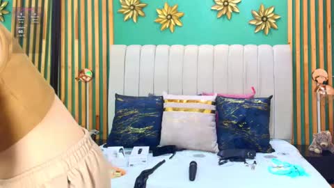 K A T L Y N  online show from February 17, 2025, 7:10 pm