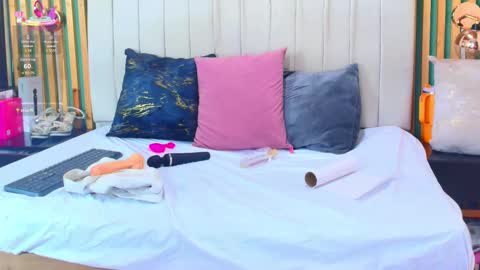 K A T L Y N  online show from February 25, 2025, 7:03 pm