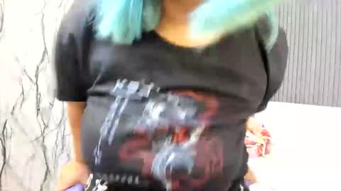 katteyes_ online show from April 15, 2026, 9:37 pm