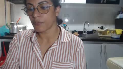 KattleyaGrey online show from September 28, 2025, 2:33 pm