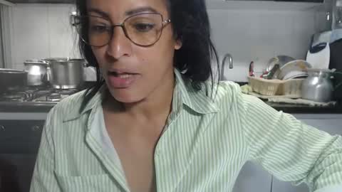 KattleyaGrey online show from November 23, 2025, 12:05 pm